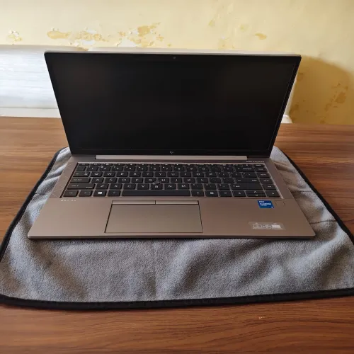 HP ZBook Firefly – Professional Mobile Workstation Laptop (i5 11 Gen, 8 GB 256 GB)