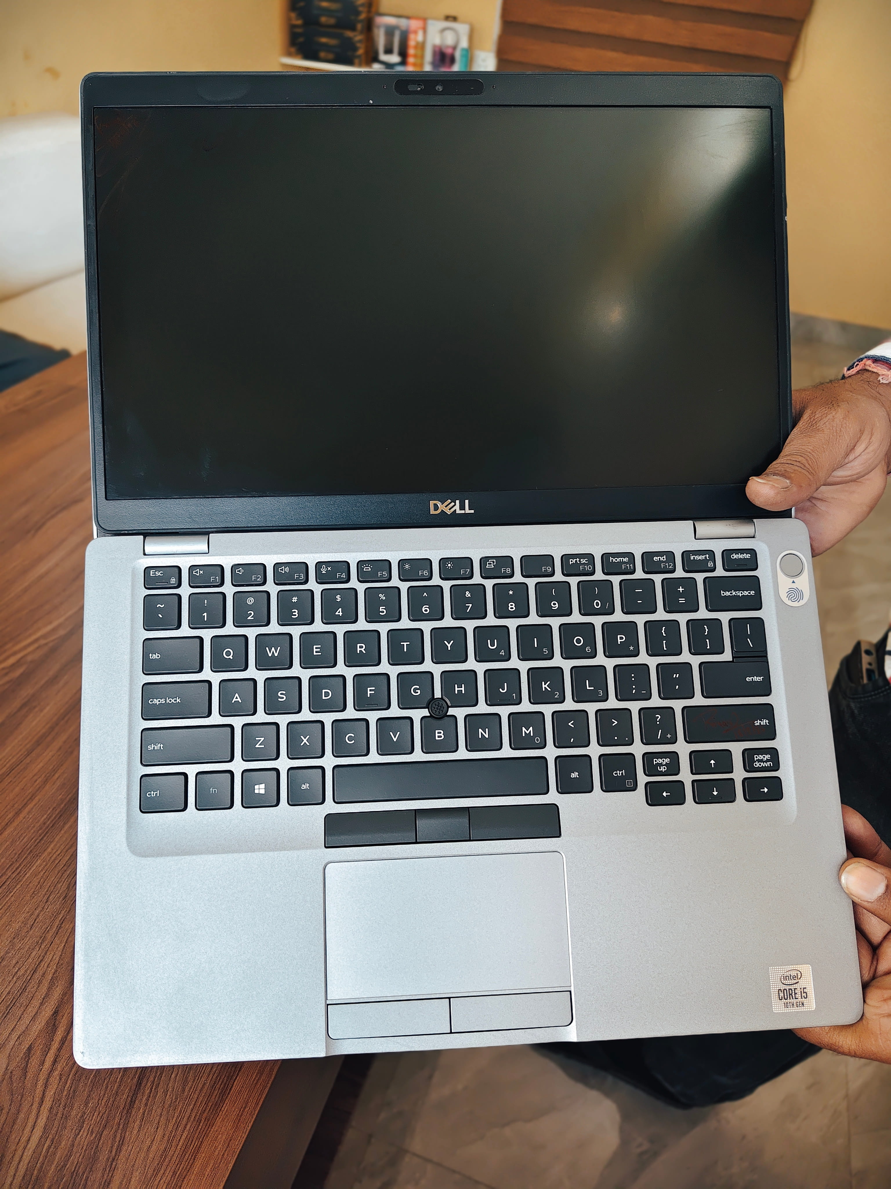 https://agarwaltechhub.com/storage/photos/1/Laptop/5410/6a1185b9e7342.jpg