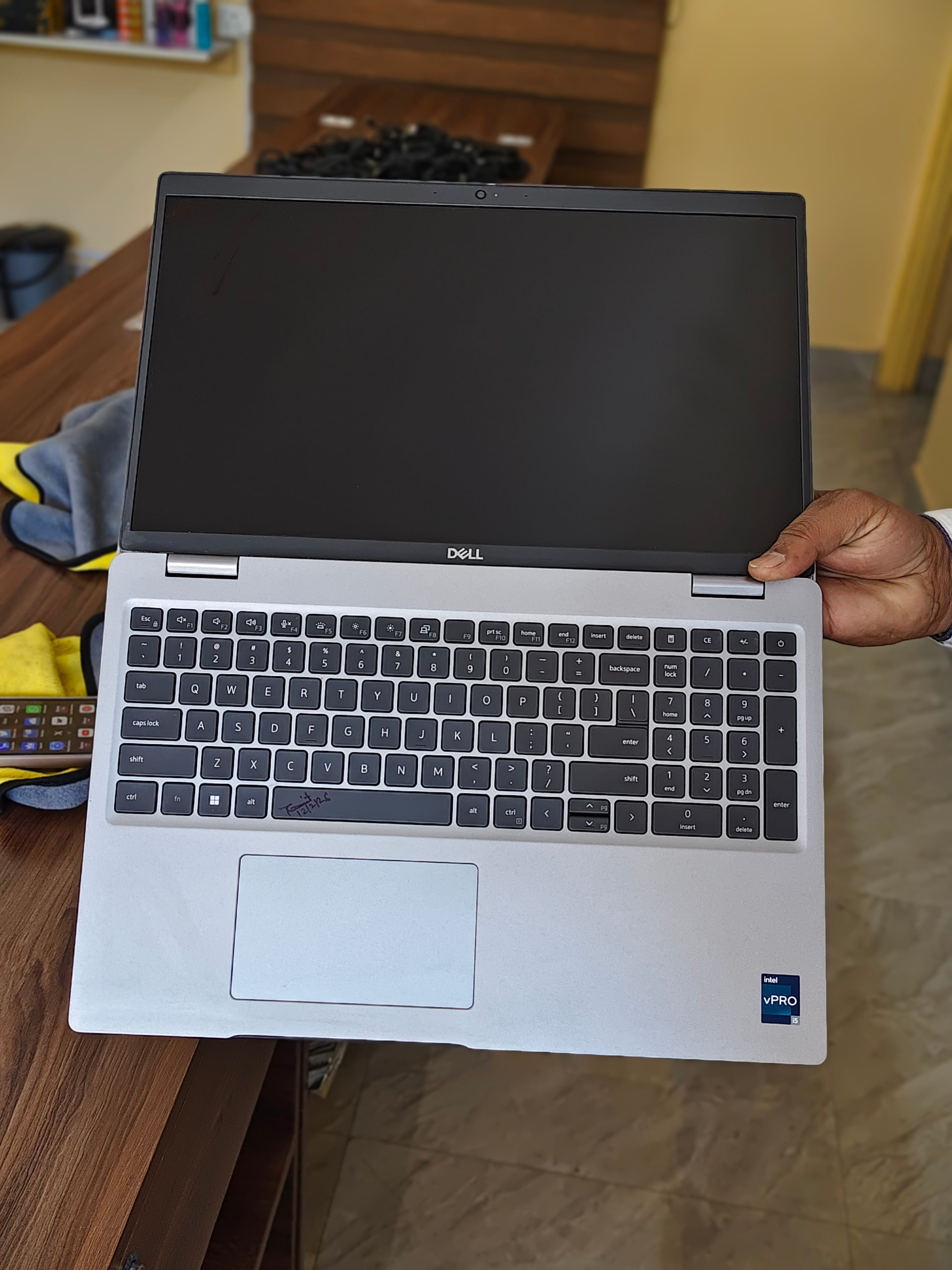 https://agarwaltechhub.com/storage/photos/1/Laptop/5530/6a118a2b01ca1.jpg