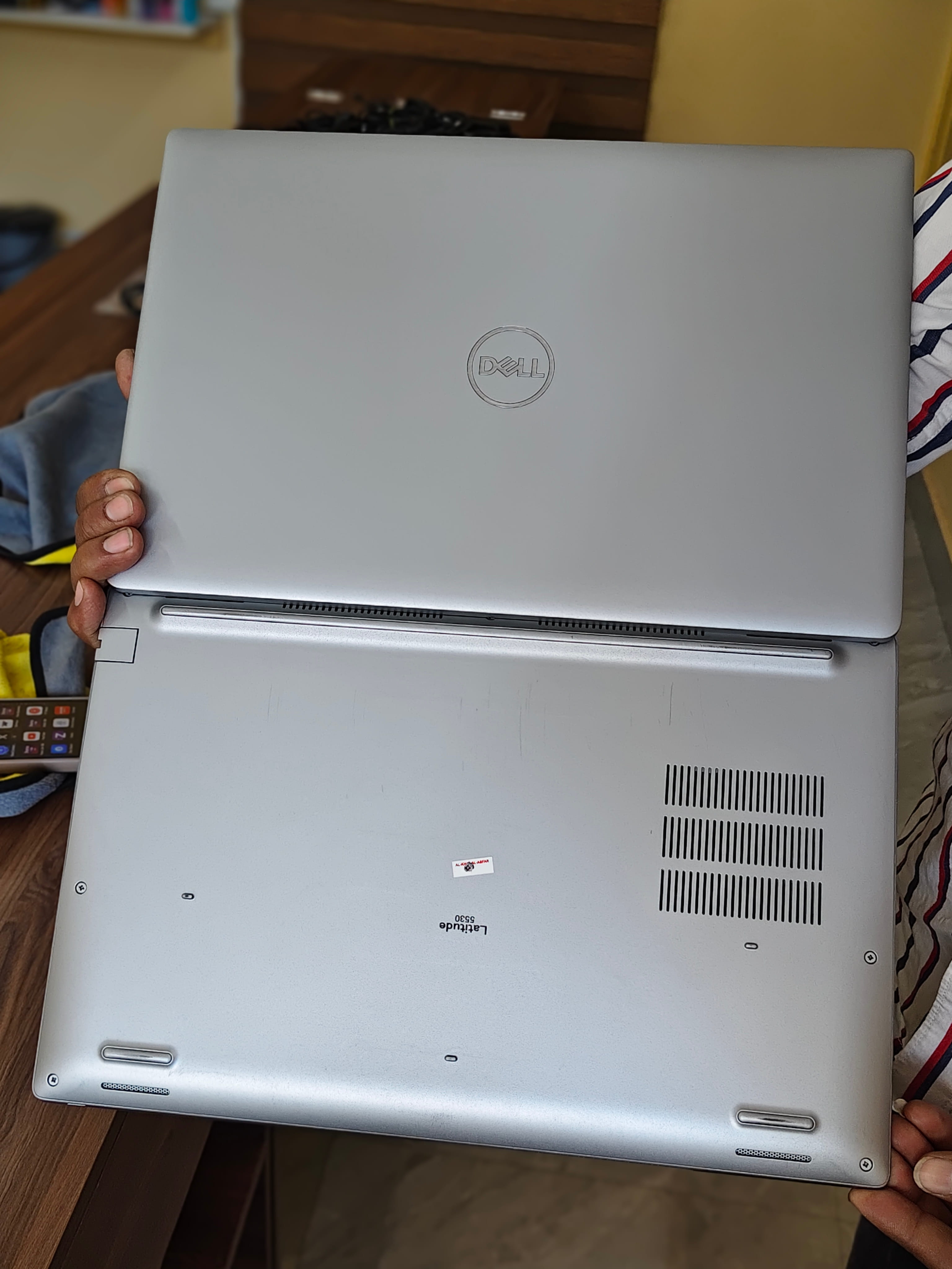 https://agarwaltechhub.com/storage/photos/1/Laptop/5530/6a118a2b402b2.jpg