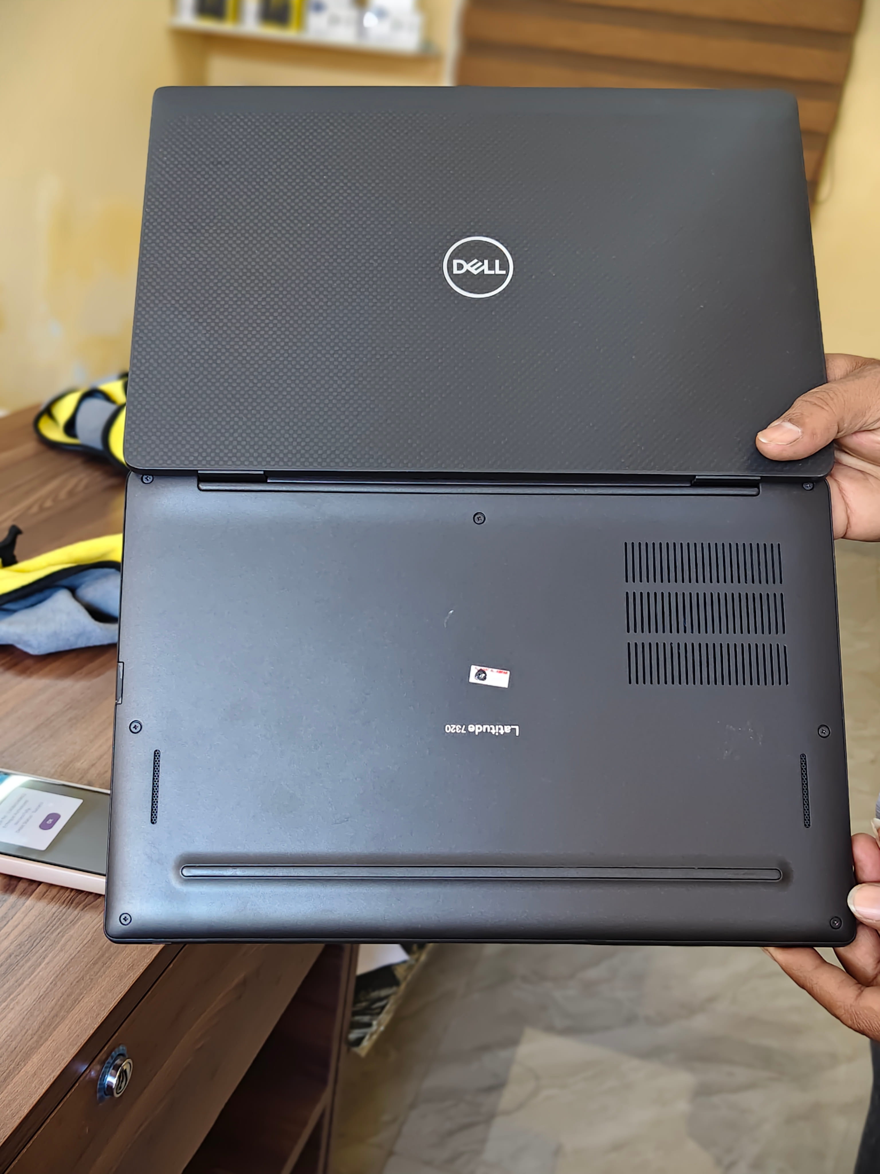 https://agarwaltechhub.com/storage/photos/1/Laptop/7320/6a118e0a8cd24.jpg