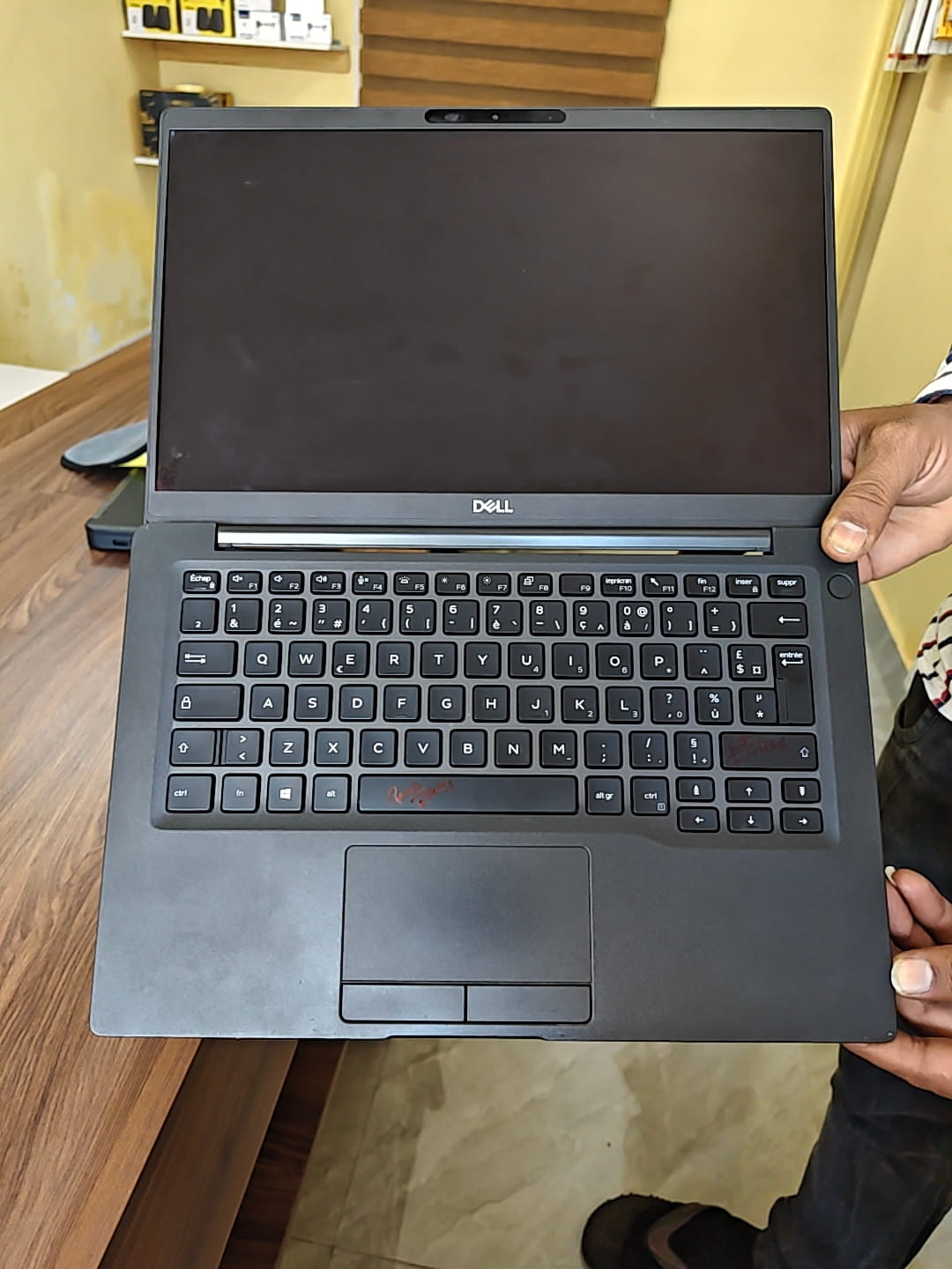https://agarwaltechhub.com/storage/photos/1/Laptop/7400/6a11935e209f3.jpg