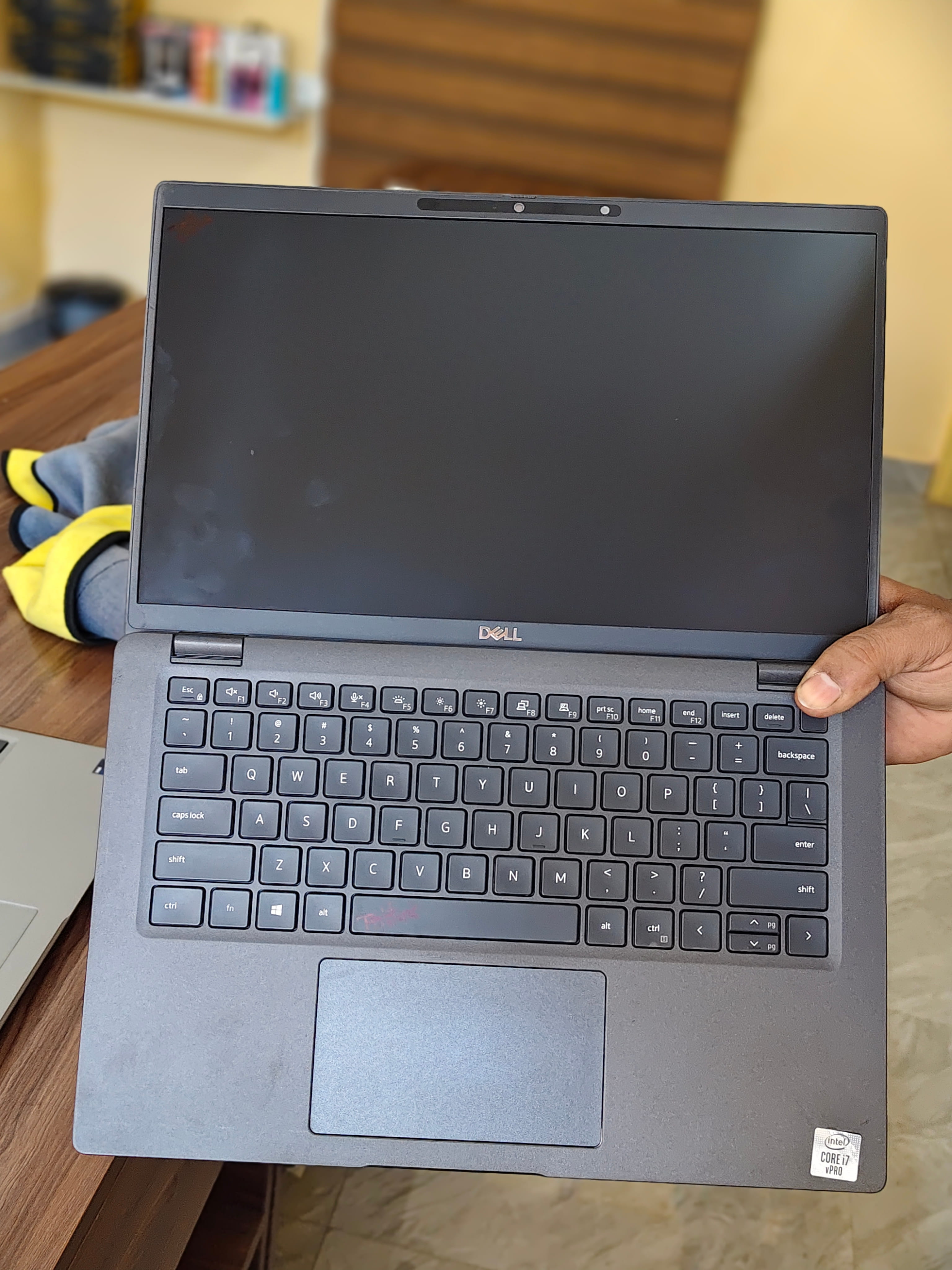https://agarwaltechhub.com/storage/photos/1/Laptop/7410/6a119aa6c6925.jpg