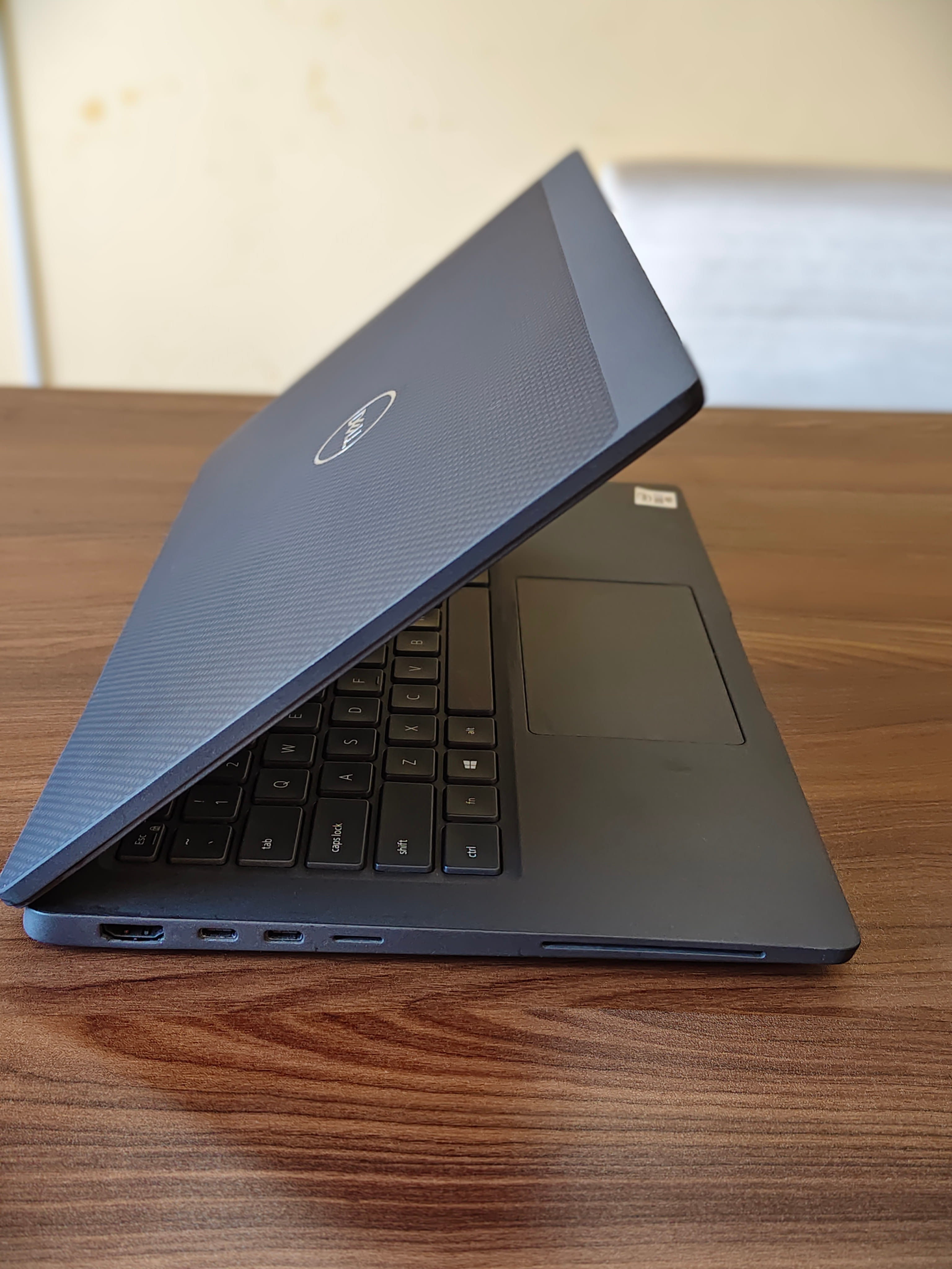 https://agarwaltechhub.com/storage/photos/1/Laptop/7410/6a119aa6c739c.jpg