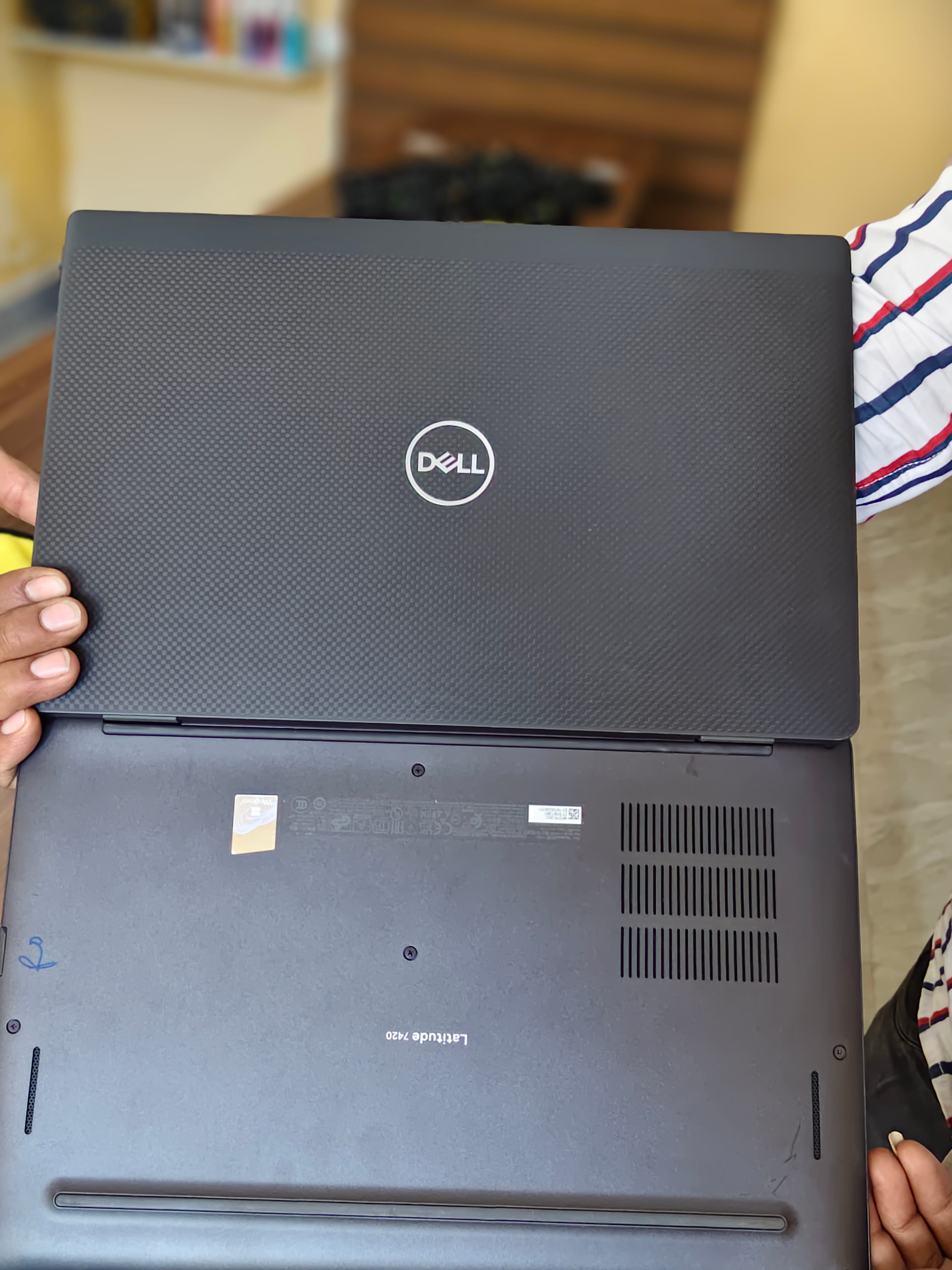 https://agarwaltechhub.com/storage/photos/1/Laptop/7420/6a119ea00d3ea.jpg